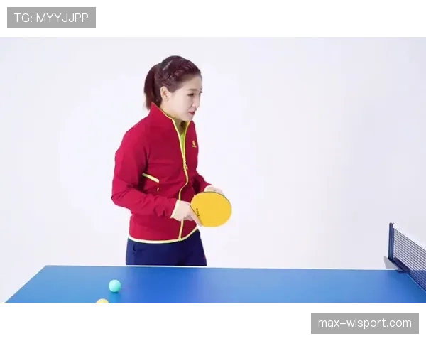 刘诗雯在家蹲沙发像隔壁姑娘,翻包那一瞬间我的钱包仿佛被羞辱了 刘诗雯在家蹲沙发像隔壁姑娘,翻包那一瞬间我的钱包仿佛被羞辱了