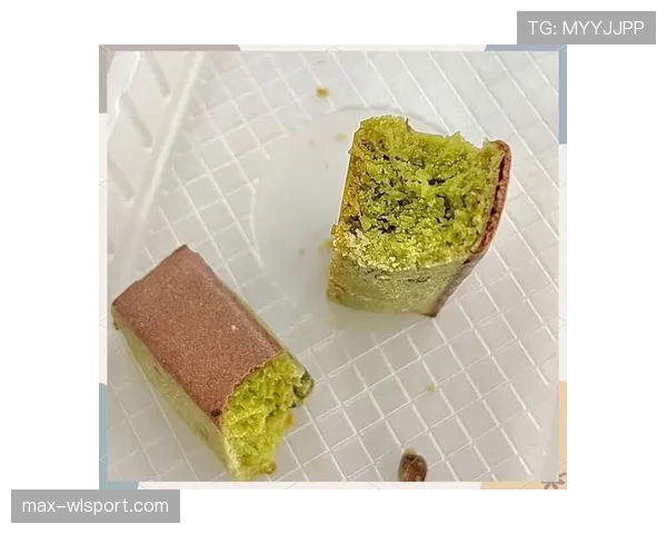 张帅又在训练场啃能量棒,这自律劲儿真让人怀疑她是不是把零食当饭吃了 张帅又在训练场啃能量棒,这自律劲儿真让人怀疑她是不是把零食当饭吃了