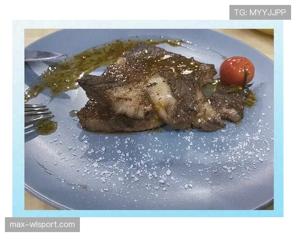 阿尔瓦雷斯这小子，训练完直接钻进厨房煎牛排，自律到连油盐都算克数？